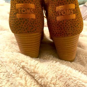 Toms Women's size 6.5 dressy boots